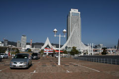 オリエンタルホテルと神戸海洋博物館の画像
