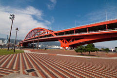 ポートアイランド北公園の神戸大橋の画像