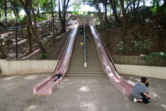 須磨離宮公園の長い滑り台の画像