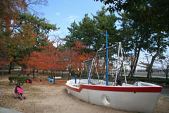 須磨浦公園の船の遊具の画像