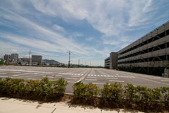 マリンピア神戸の屋外駐車場の画像