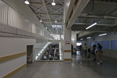 コストコ神戸のエスカレーターの画像