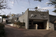 王子動物園のホッキョクグマ舎の画像